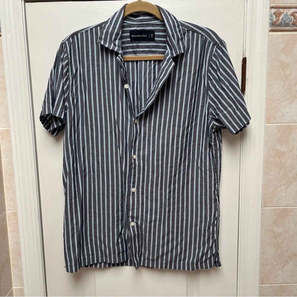 Abercrombie & Fitch Gray Stripe Button Down Shirt/Size Medium